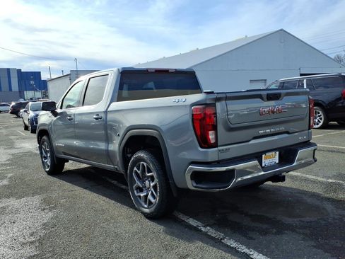 New 2026 GMC Sierra 1500 SLE image 4