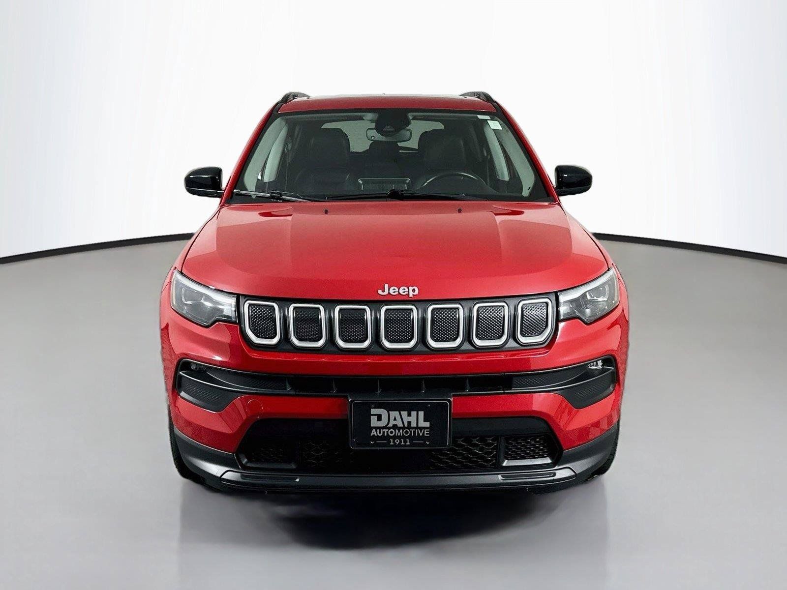 Used 2022 Jeep Compass Latitude w/ Sun and Sound Group AWD/4WD image 3