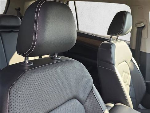 Used 2024 Volkswagen Atlas SE image 21