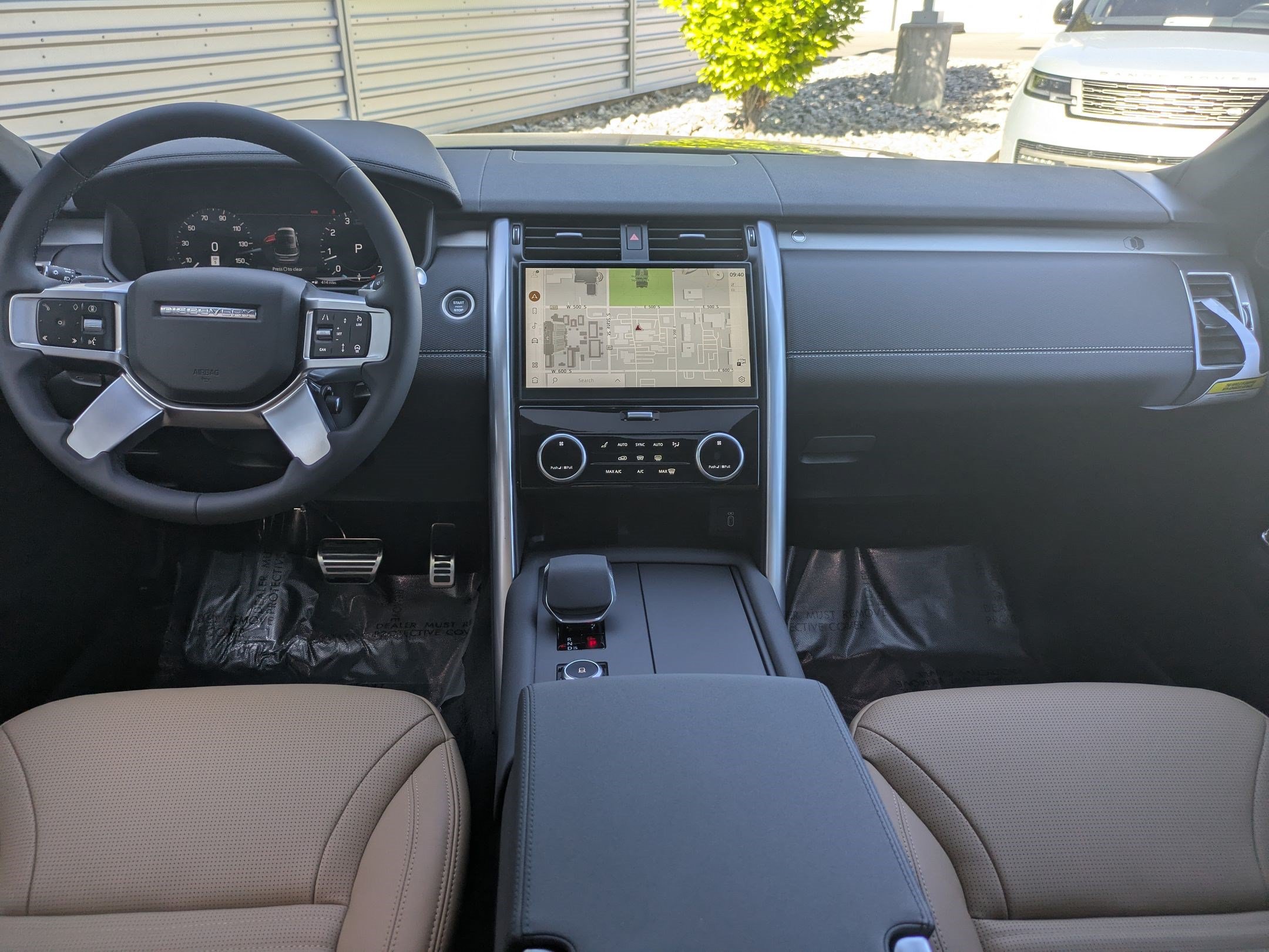 New 2026 Land Rover Discovery Limited Edition AWD/4WD image 25