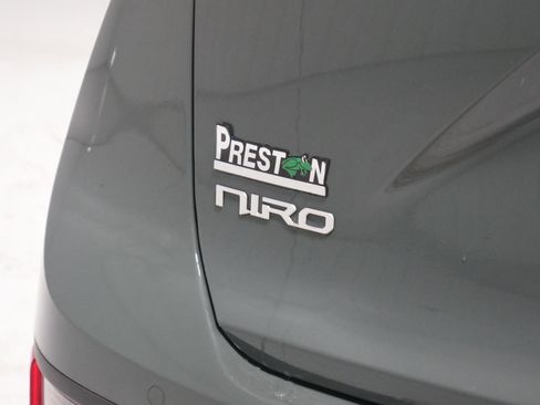 Used 2023 Kia Niro EX image 25