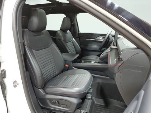 Used 2025 Ford Explorer ST-Line AWD/4WD image 13