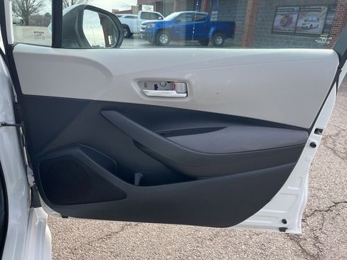 Used 2020 Toyota Corolla LE image 29