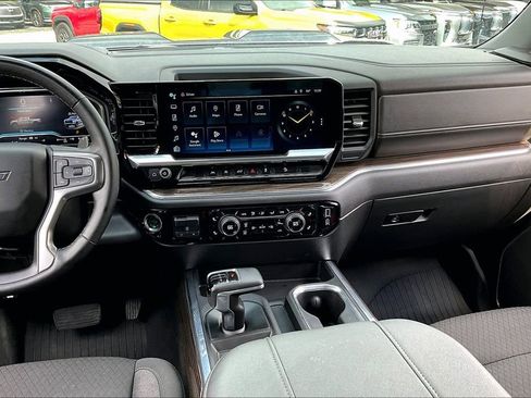 Used 2024 Chevrolet Silverado 1500 LT Trail Boss w/ Protection Package AWD/4WD image 9