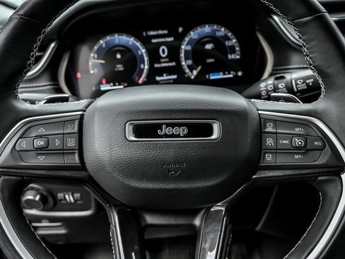 Used 2022 Jeep Grand Cherokee Laredo w/ Luxury Tech Group I image 20