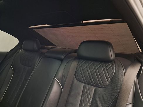 Used 2019 BMW 750i xDrive w/ M Sport Package image 40