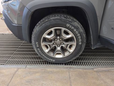 Used 2019 Jeep Cherokee Trailhawk w/ Cold Weather Group image 25