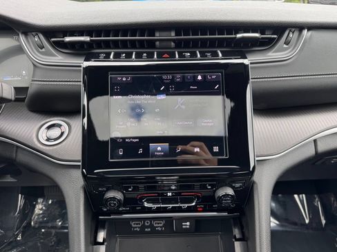 Certified 2024 Jeep Grand Cherokee Laredo X w/ Luxury Tech Group I AWD/4WD image 18