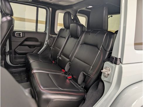 Used 2024 Jeep Wrangler Unlimited Rubicon AWD/4WD image 16