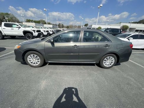 Used 2012 Toyota Camry LE image 18