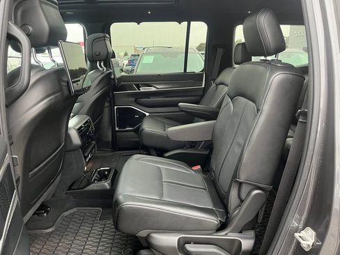 Used 2024 Jeep Wagoneer Series III w/ Premium Group I image 26