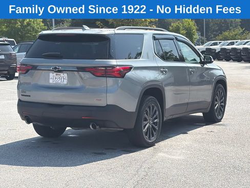Used 2023 Chevrolet Traverse RS w/ LPO, Cargo Package FWD image 7