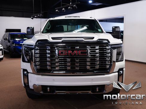 Used 2025 GMC Sierra 2500 Denali w/ Denali Reserve Package AWD/4WD image 2
