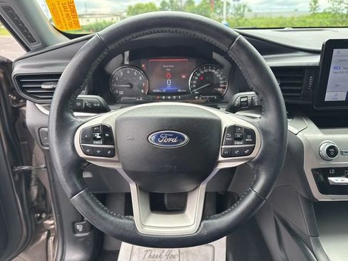 Used 2021 Ford Explorer XLT image 16