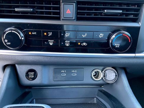 Used 2025 Nissan Rogue S FWD image 30
