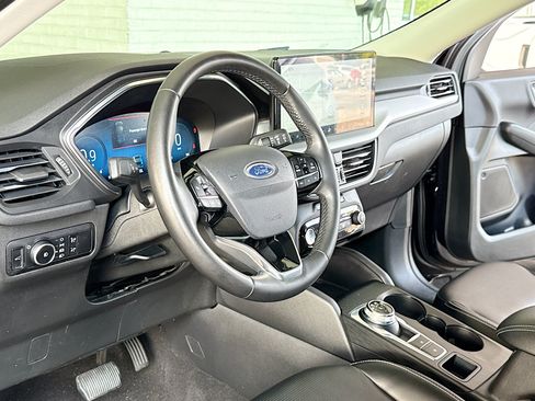 Used 2023 Ford Escape Platinum AWD/4WD image 4