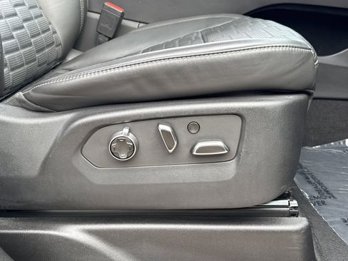 Used 2022 Cadillac Escalade ESV Premium Luxury Platinum w/ Heavy-Duty Trailer Package image 46