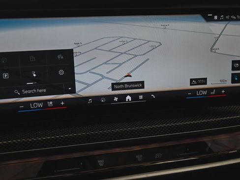 Used 2023 BMW i7 xDrive60 w/ Parking Assistance Package image 23