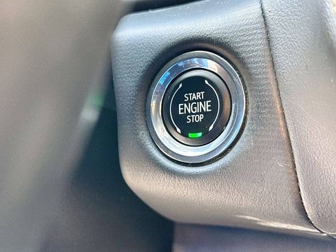 Used 2023 Chevrolet Suburban Premier image 24