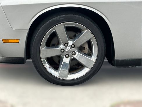 Used 2009 Dodge Challenger R/T image 11