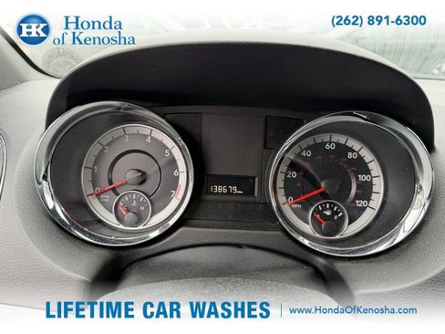 Used 2016 Dodge Grand Caravan SE image 6