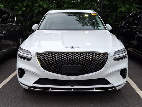 Used 2024 Genesis GV70 2.5T w/ Select Package AWD/4WD image 3