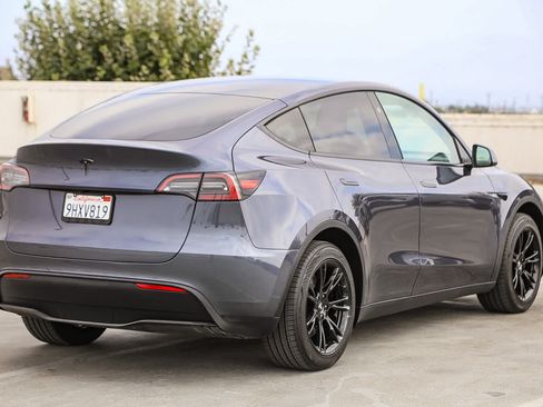 Used 2023 Tesla Model Y Long Range AWD/4WD image 5
