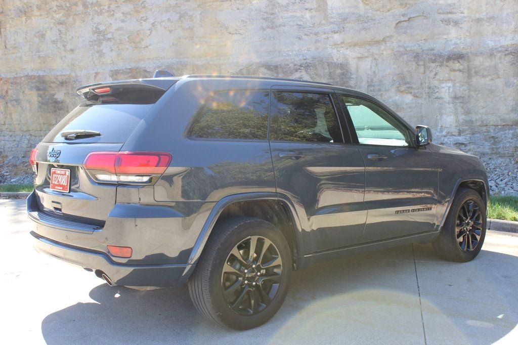 Used 2017 Jeep Grand Cherokee Altitude AWD/4WD image 7