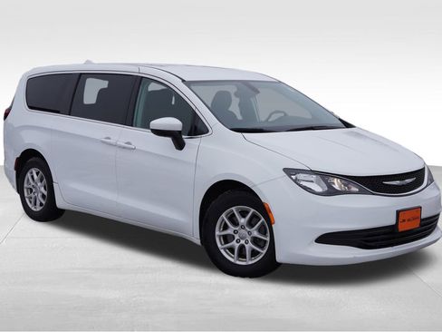 Certified 2017 Chrysler Pacifica LX image 1