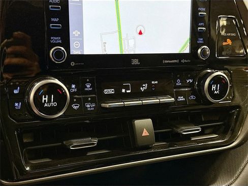 Used 2020 Toyota Highlander Limited image 17