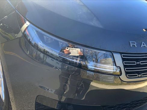 New 2025 Land Rover Range Rover Sport SE image 13