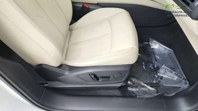 Used 2024 Audi Q8 e-tron Premium AWD/4WD image 36