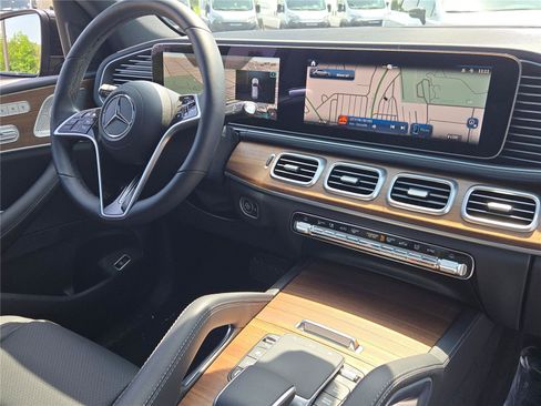Used 2025 Mercedes-Benz GLE 450 4MATIC image 7