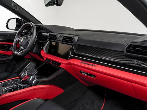 Used 2025 Lamborghini Urus SE image 38