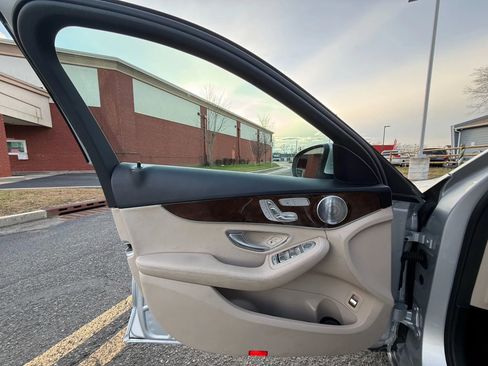 Used 2017 Mercedes-Benz C 300 Sedan image 9