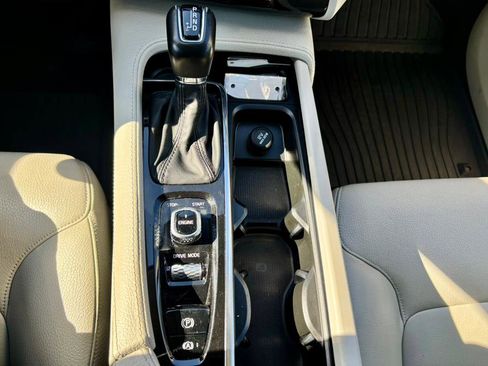 Used 2017 Volvo XC90 T6 Momentum w/ Vision Package image 24