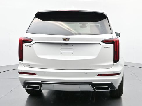 New 2025 Cadillac XT6 Luxury image 4