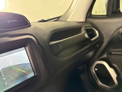 Used 2019 Jeep Renegade Latitude w/ Safety and Security Group FWD image 18
