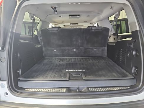Certified 2018 Cadillac Escalade ESV Luxury AWD/4WD image 17