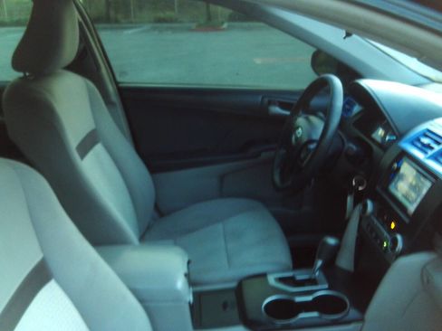 Used 2012 Toyota Camry LE image 25
