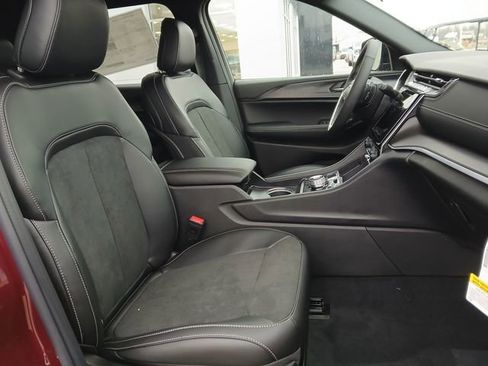 New 2025 Jeep Grand Cherokee L Laredo AWD/4WD image 15