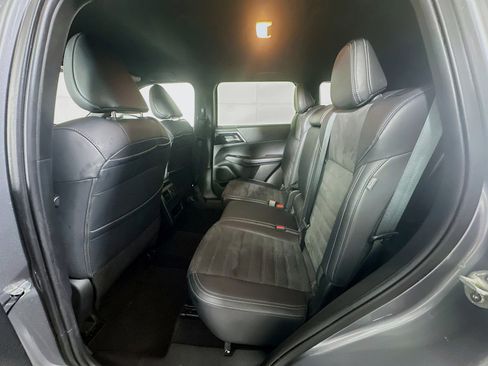 Used 2024 Mitsubishi Outlander SE image 28