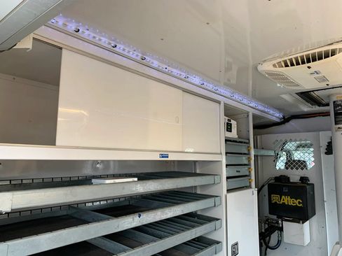 Used 2019 Ford E-350 and Econoline 350 Super Duty RWD image 37