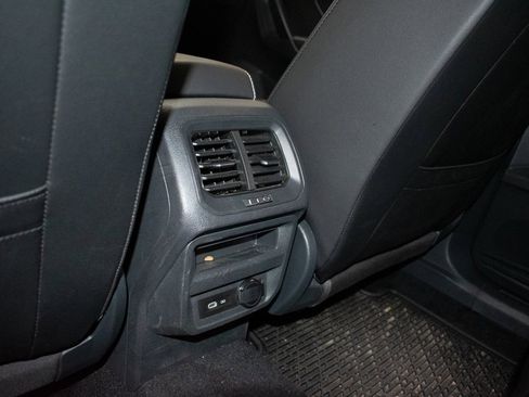 Used 2022 Volkswagen Tiguan SE R-Line image 23