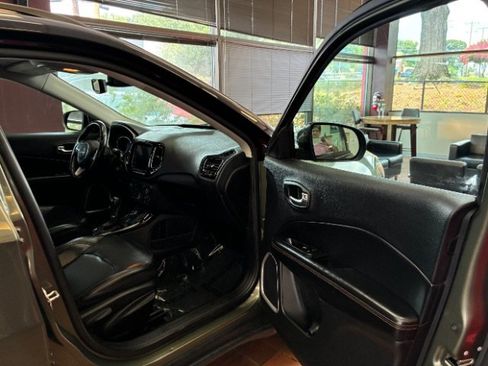 Used 2019 Jeep Compass Limited AWD/4WD image 34