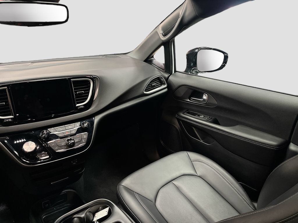 Used 2026 Chrysler Pacifica Select FWD image 22