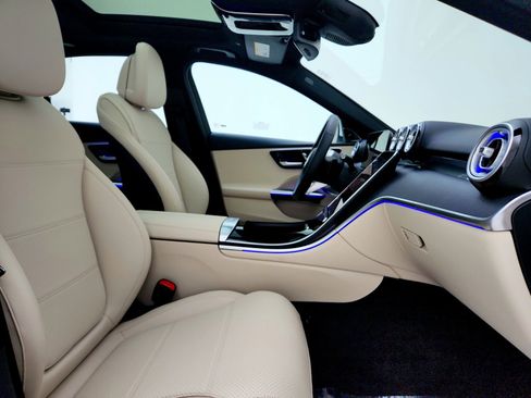 Used 2025 Mercedes-Benz C 300 Sedan image 11
