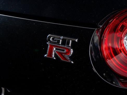 Used 2021 Nissan GT-R Premium image 15
