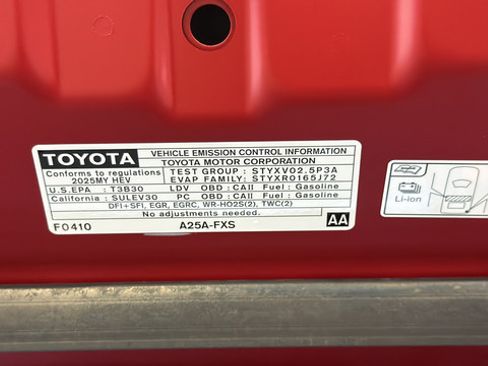 Used 2025 Toyota Camry XLE FWD image 27