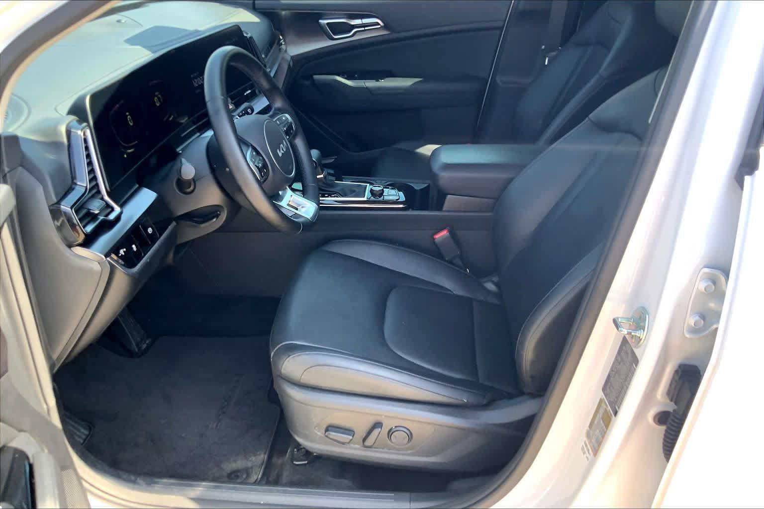 Used 2025 Kia Sportage EX FWD image 8